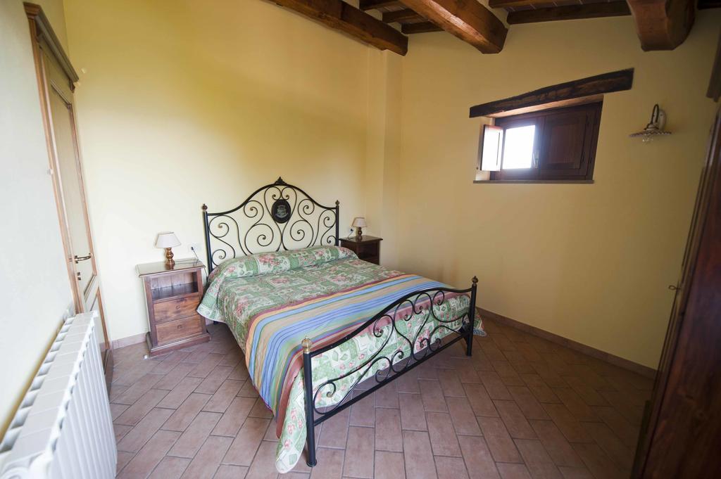 Agriturismo Tenuta Di Biscina מראה חיצוני תמונה