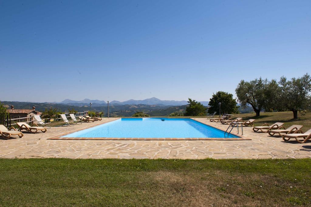 Agriturismo Tenuta Di Biscina מראה חיצוני תמונה